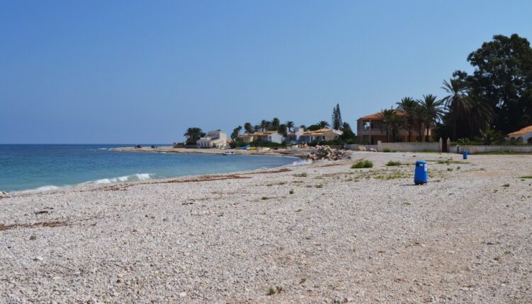 playa de la almadraba en denia