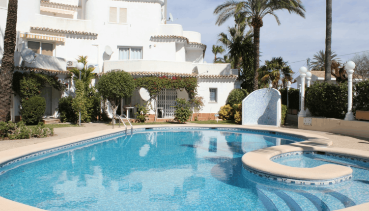 124.1 casas vacacionales con piscina privada en costa blanca