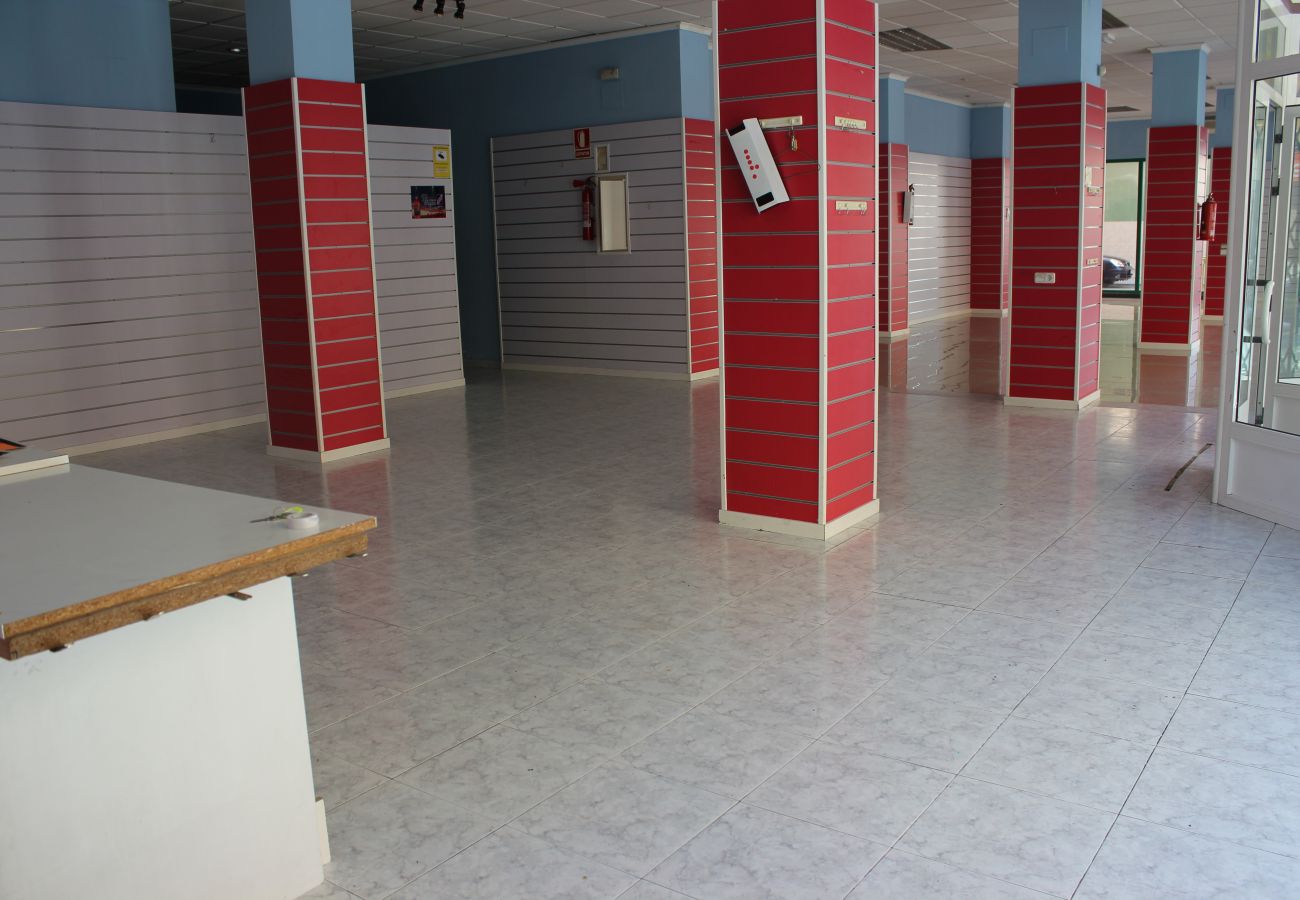 Commercial space in Denia - AL100 local en C/ Sagunto