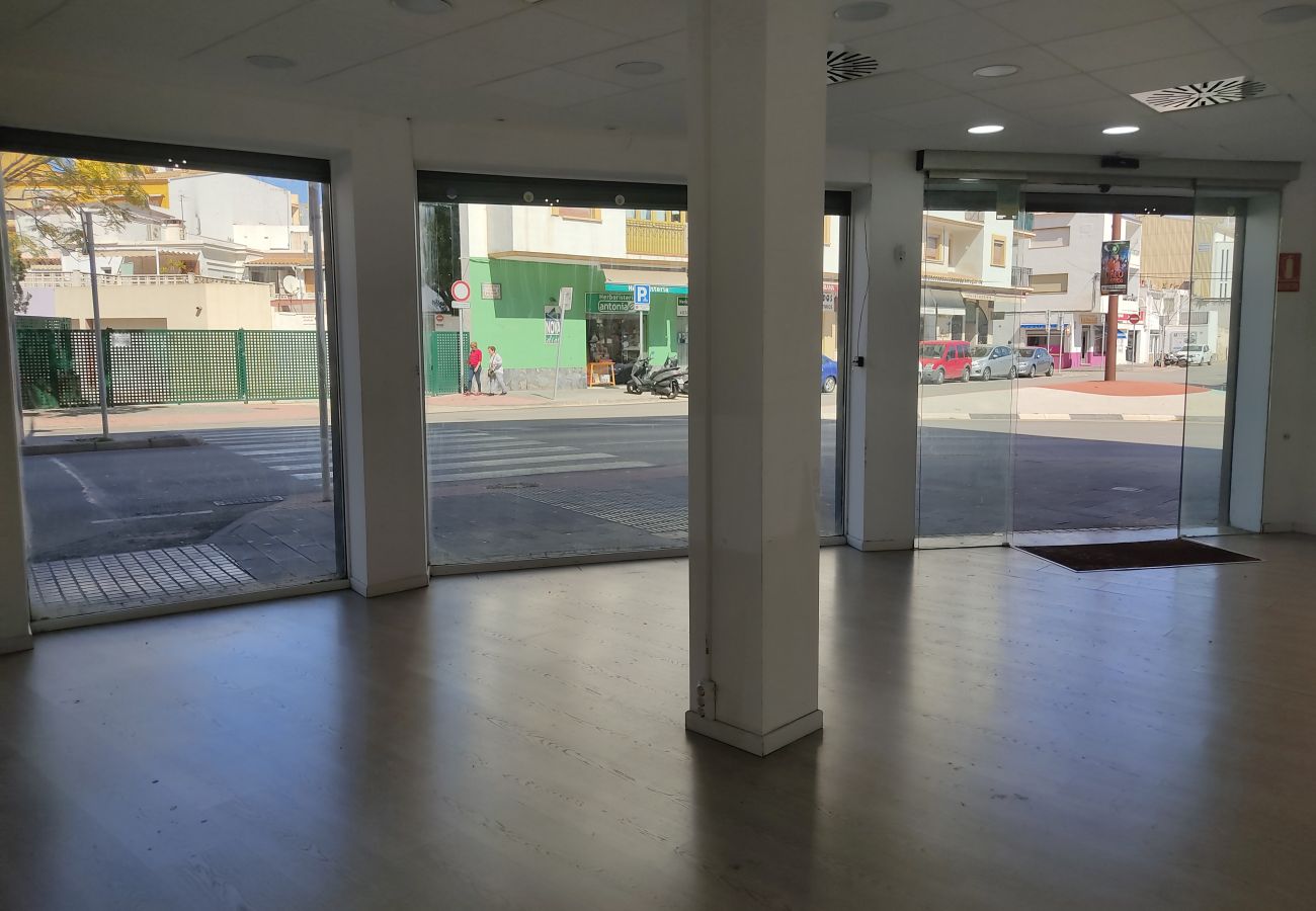 Commercial space in Denia - AL132 local Avda. Alicante 1