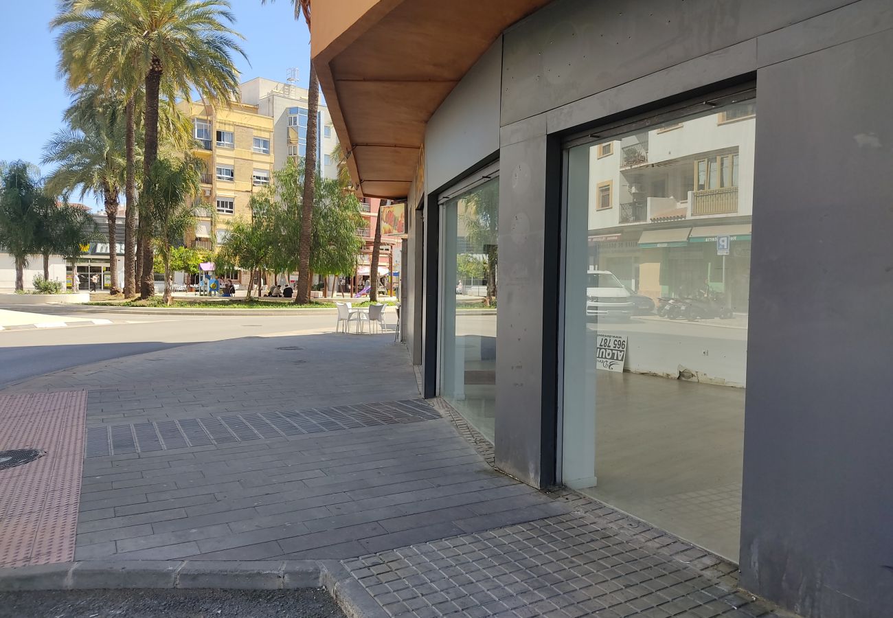 Commercial space in Denia - AL132 local Avda. Alicante 1